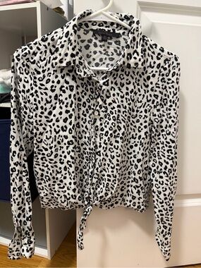 Love Tree Black and White Leopard Tie-Front Button-Down Shirt